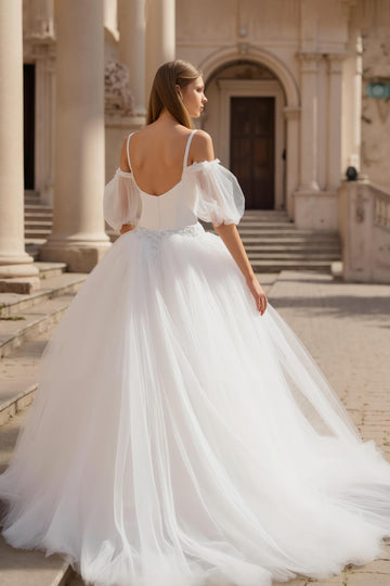 Col carré épaule froide Une ligne Tulle Robe de mariée